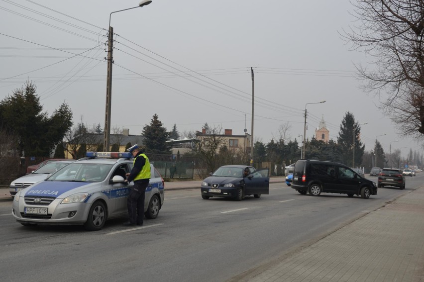 Wypadek w Łowiczu. Do szpitala trafiła ciężarna kobieta oraz dwuletnie dziecko [Zdjęcia]
