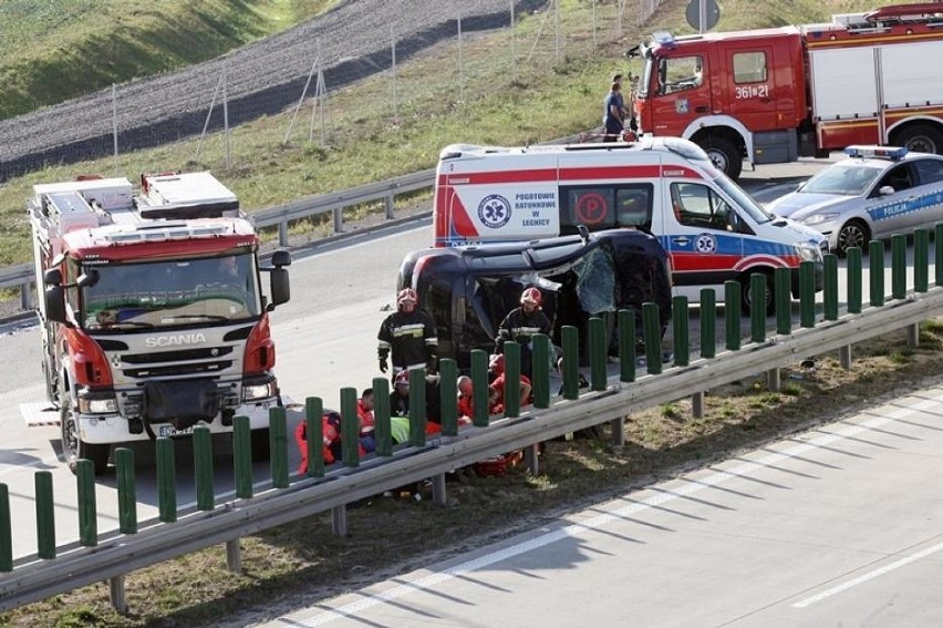 Wypadek na A4. Ranna kobieta, lądował śmigłowiec LPR [ZDJĘCIA]