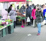 Najpierw tłumy na rynkach i w sklepach, a później nieliczni wierni w kościołach i ulice bez korków. Tak pandemia zmienia nasze życie