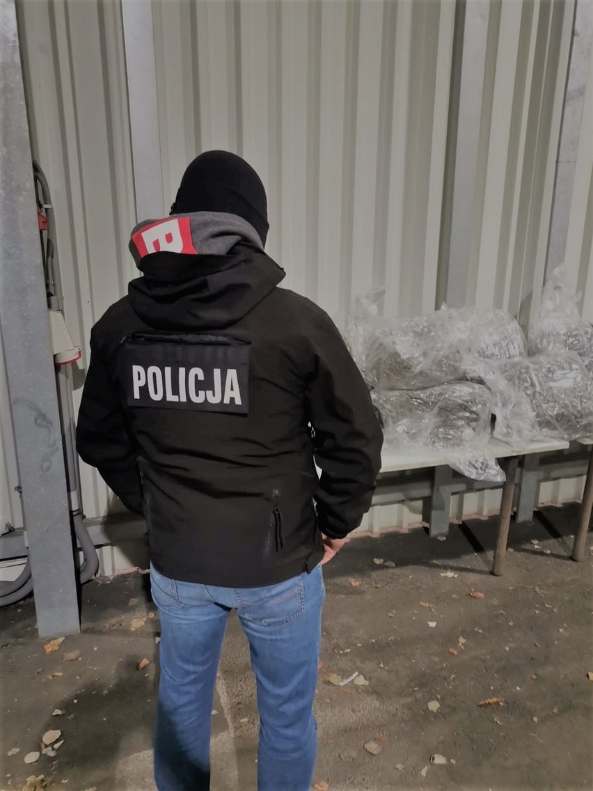 Oprócz marihuany, policjanci podczas zatrzymania mężczyzn,...