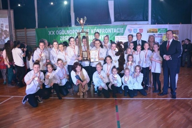 W tym roku nagrodę Grand Prix konfrontacji w Małogoszczu zdobył Zespół Tańca i Piosenki &#8222;Jarzębinki&#8221; z Bielskiego Centrum Kultury.