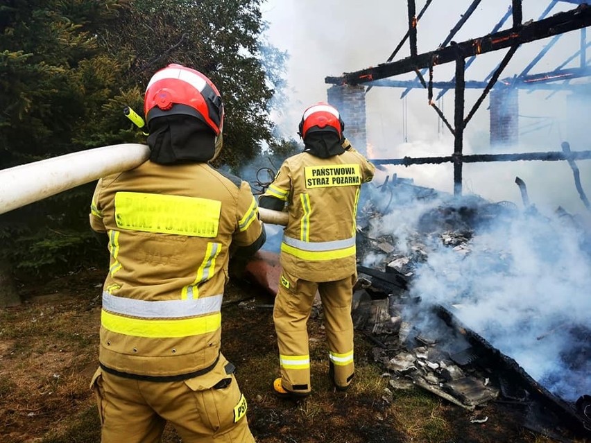 Pożar stodoły oraz budynku gospodarczego w Tryńczy. Na szczęście nikt nie ucierpiał [ZDJĘCIA]