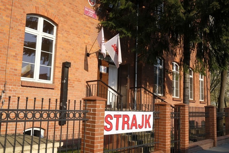 Także w Toruniu nauczyciele przystąpili do strajku....