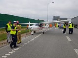 Awaryjne lądowanie awionetki na autostradzie A1. Prokuratura w Częstochowie wszczęła śledztwo