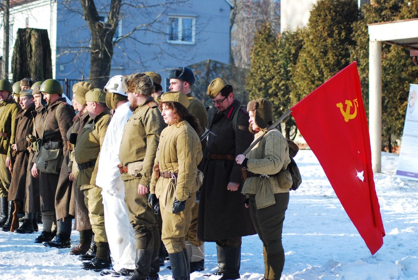 Bytom: w Miechowicach zrekonstruowali walki ze stycznia 1945 roku [ZDJĘCIA+WIDEO]