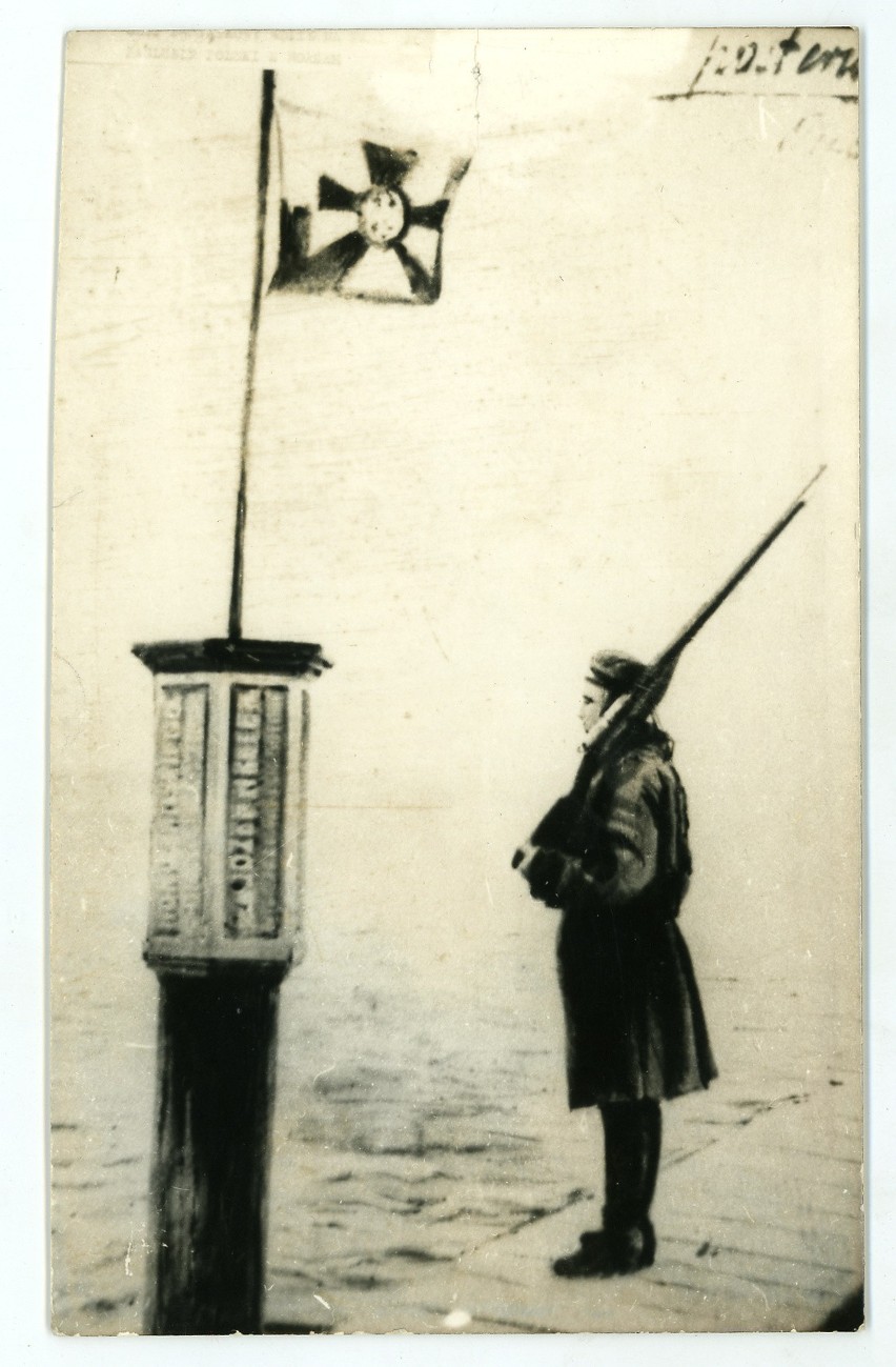 Najbardziej znane zdjęcie słupa, wykonane 10 lutego 1920 r....
