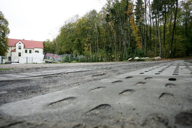 Nadzór budowlany sprawdza budowę drogi do Leśnego Kota