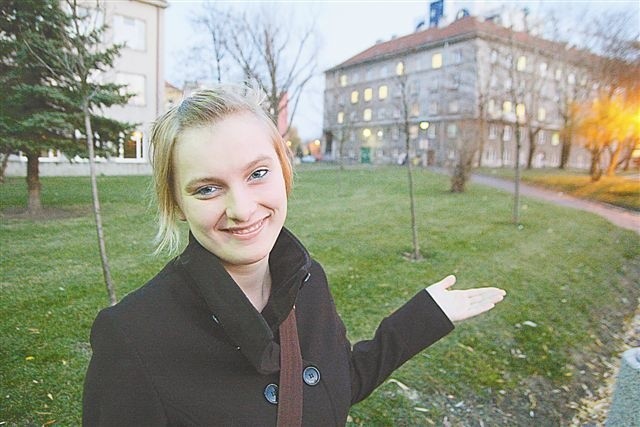 - Tu powstaną nasze pracownie. Będziemy mieli swoje miejsce, na które od dawna czekamy - cieszy się Aleksandra Mały z sekcji kulturalnej Samorządu Studenckiego UO. (fot. Krzysztof Świderski)