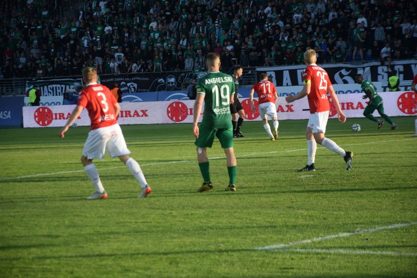 PKO Ekstraklasa. Wisła Kraków spadła do 1 ligi! Prowadziła w Radomiu 2:0 i... przegrała