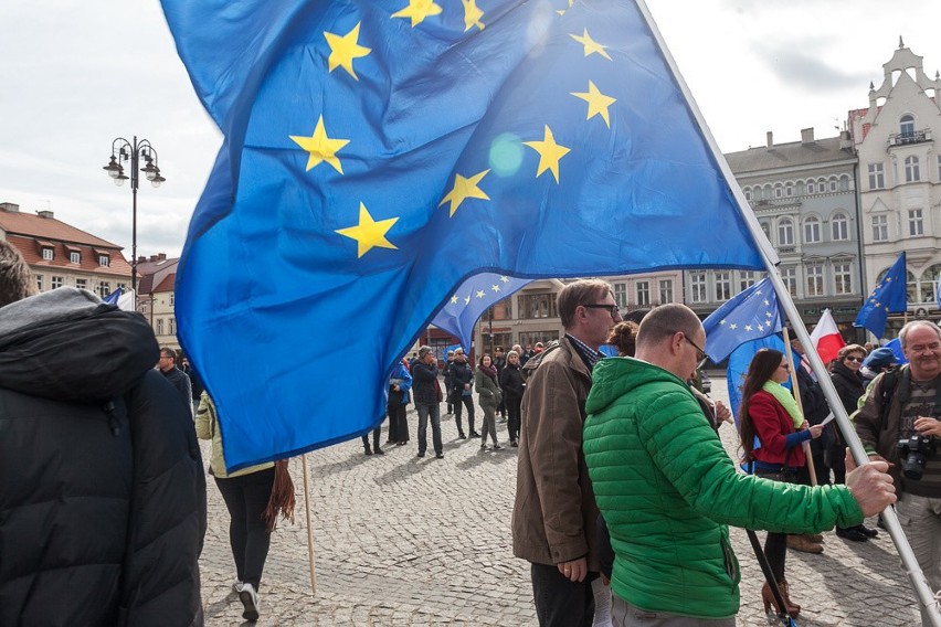 Spotkanie zwolenników UE na Starym Rynku odbyło się w...