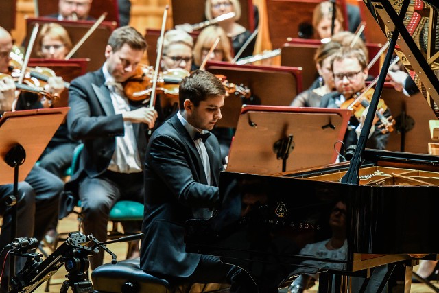 Kamil Pacholec - jeden z trzech pianistów związanych z Bydgoszczą, który dostał się do kolejnego etapu