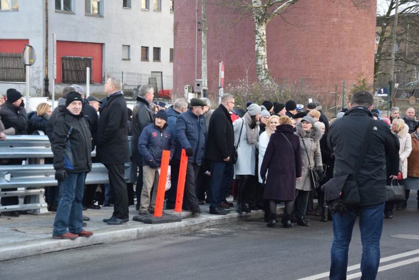 Odsłonięcie płyty pamiątkowej w hołdzie dla Sławomira Pajora w Zintegrowanym Centrum Przesiadkowym [ZDJĘCIA]