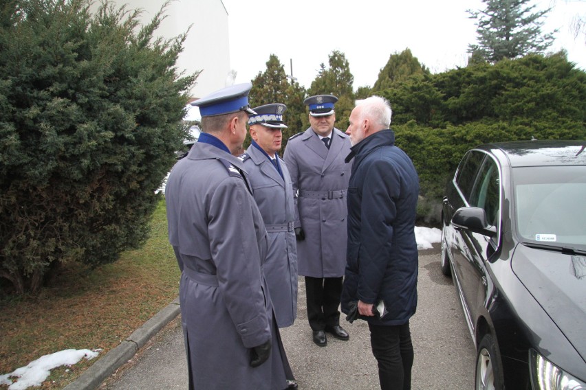 Ostatnie pożegnanie aspiranta Krzysztofa Węglińskiego z Tarnobrzega - policjanta, który zginął w wypadku jadąc na służbę  [ZDJĘCIA]