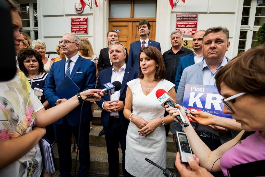 Bydgoskie Prawo i Sprawiedliwość zebrało podpisy i rejestruje listy kandydatów do Sejmu i Senatu