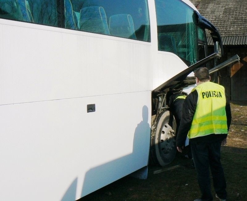 Złodzieje kradną autobusy i autokary