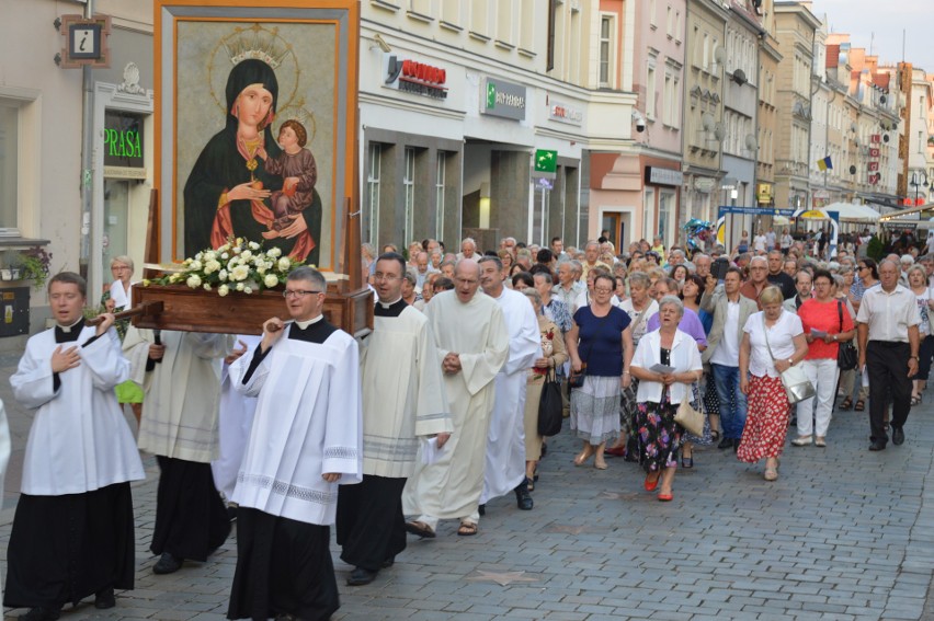 Kopia obrazu Matki Boskiej Opolskiej została przeniesiona w...