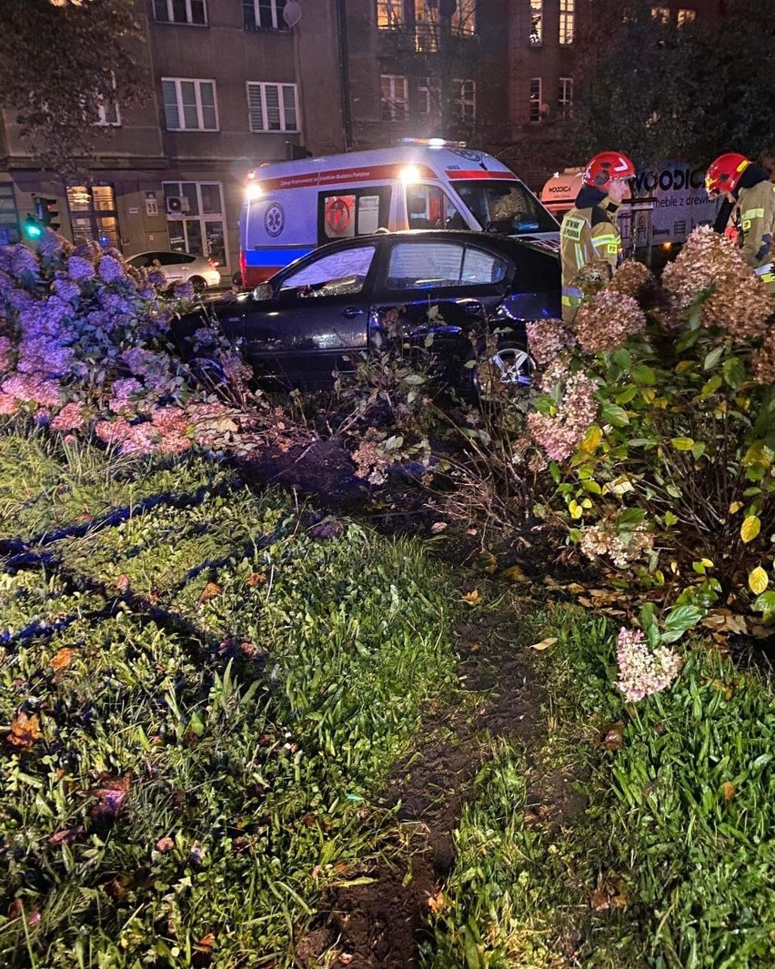 Poważny wypadek w Krakowie na Alejach Trzech Wieszczów. Są ranni