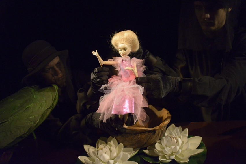 Premiera „Calineczki” w Teatrze Powszechnym w Radomiu. To piękna lalkowa opowieść dla najmłodszych 