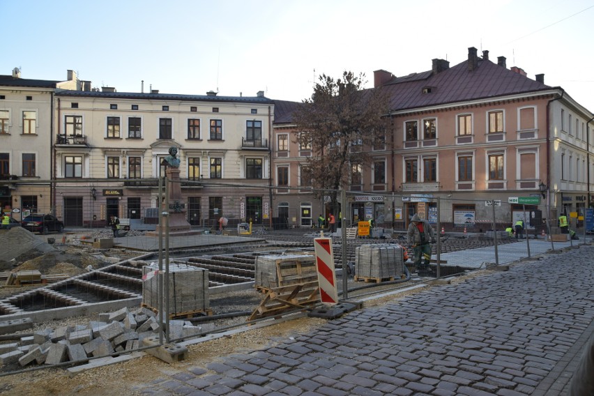 Na dokończenie remontu czeka pl. Kazimierza Wielkiego