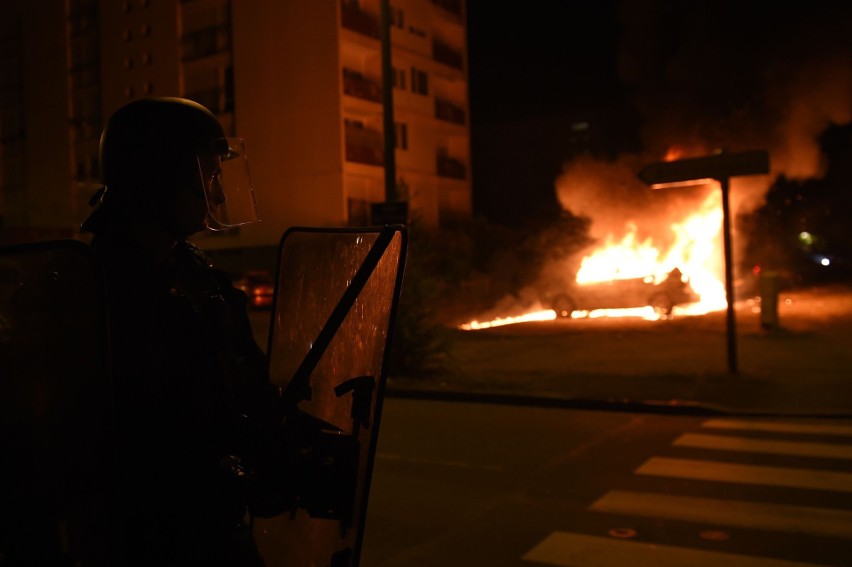 Zamieszki w Nantes. Aboubakar Fofana zastrzelony przez policjanta. W mieście płoną samochody