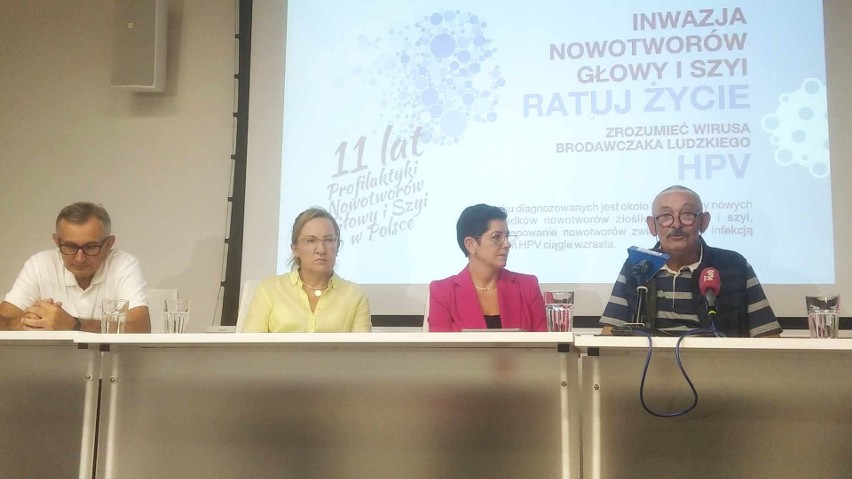 Od lewej: Dr Jarosław Łuczaj z Kliniki Otolaryngologii...