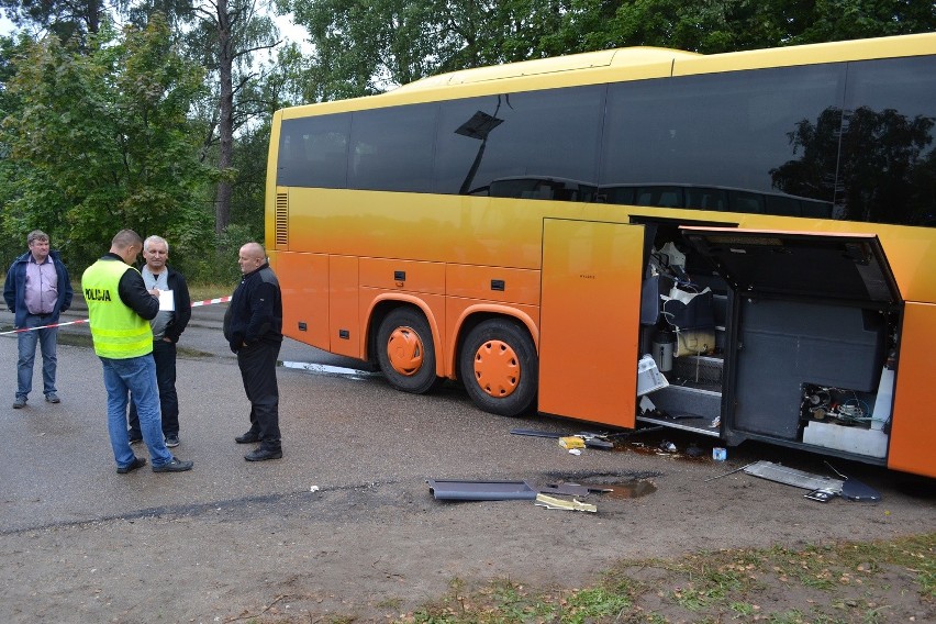 Kierowca autobusu doznał wielu urazów [GALERIA ZDJĘĆ, WIDEO]