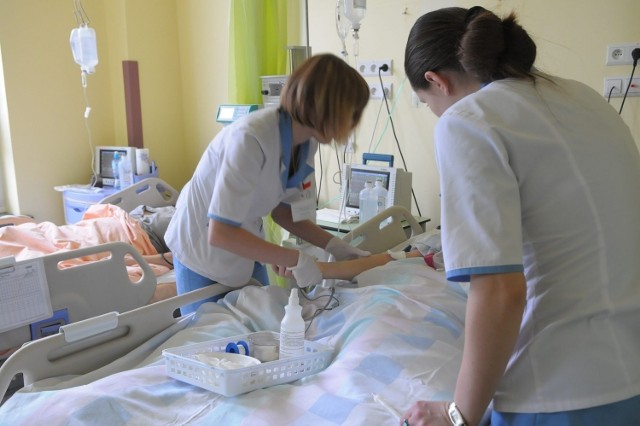 Od kilku do kilkunastu tysięcy złotych zaległych podwyżek żąda ok. setka pielęgniarek koszalińskiego szpitala. Ten jest gotowy na negocjacje