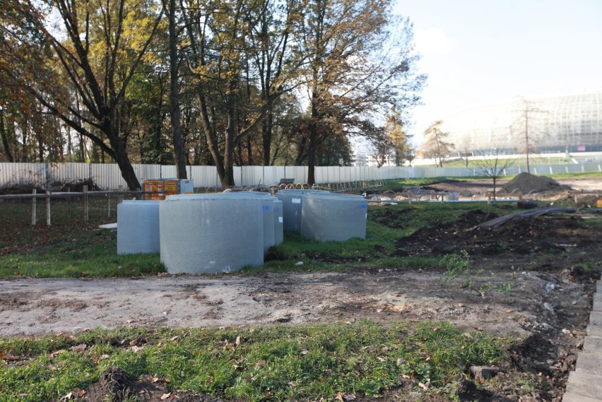 Kraków. Park Lotników Polskich stał się placem budowy. Powstaje oczko wodne  [ZDJĘCIA]