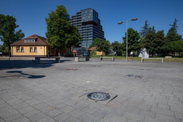 Powodem wyłączenia fontanny Mokry Chodnik przy ul. Marcinkowskiego w Bydgoszczy jest awaria prądu. Wygląda na to, że naprawa wodotrysku trochę potrwa.