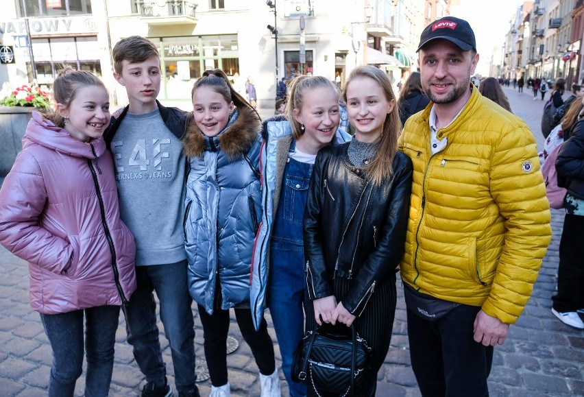 Anna i Vasyl, wraz z ośmiorgiem swoich dzieci, dotarli do...