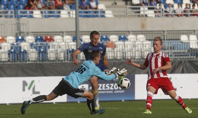 Stal Rzeszów pewnie pokonała Sołę Oświęcim 3:0.Czytaj więcej: Stal Rzeszów rozkręcała się godzinę, ale ostatecznie pewnie pokonała Sołę Oświęcim i wciąż ma na koncie komplet punktów [RELACJA]