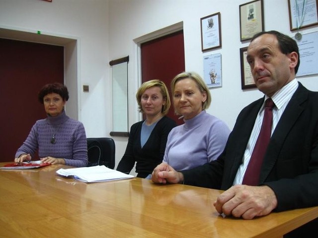 Tydzień przed przyjazdem zagranicznych gości w LO odbyła się narada robocza, w której uczestniczyli: dyrektor Wiesław Krukowski, Bogusława Heinecke, Alicja Chyżak i Natalia Popowa.