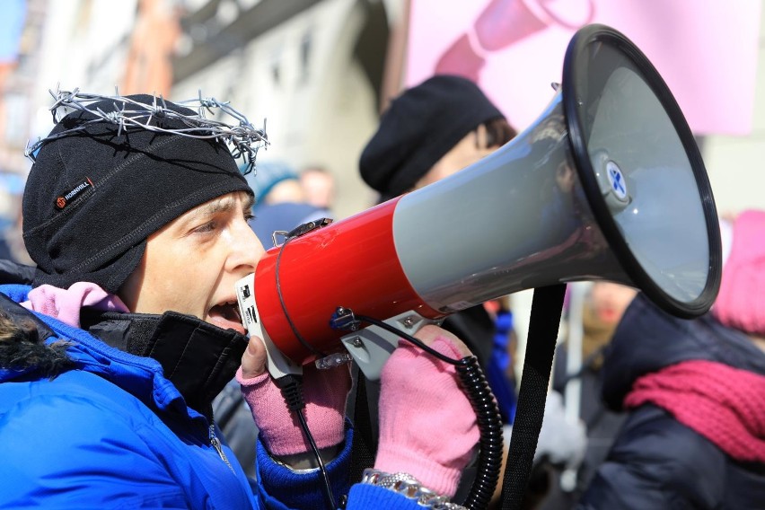 Protest kobiet w czarny piątek odbędzie się w Katowicach na...