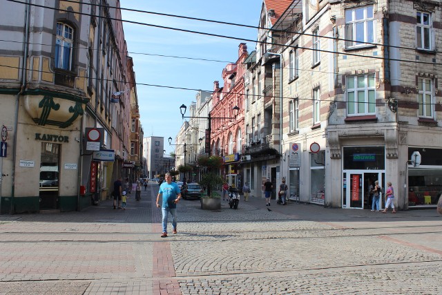 Ulica Dworcowa w Bytomiu, po trzydziestu latach doczeka się gruntownej rewitalizacji. Zobacz kolejne zdjęcia. Przesuwaj zdjęcia w prawo - naciśnij strzałkę lub przycisk NASTĘPNE >>>