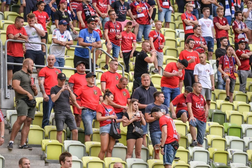 Lechia Gdańsk - Wisła Kraków. Kibice „Białej Gwiazdy” wspierali swój klub nad Bałtykiem [ZDJĘCIA]