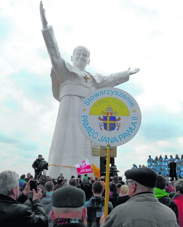 Największy na świecie pomnik Jana Pawła II stoi w Częstochowie