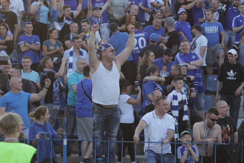 Ruch Chorzów - GKS Katowice 1:0. Tak cieszyli się kibice i piłkarze Niebieskich ZDJĘCIA