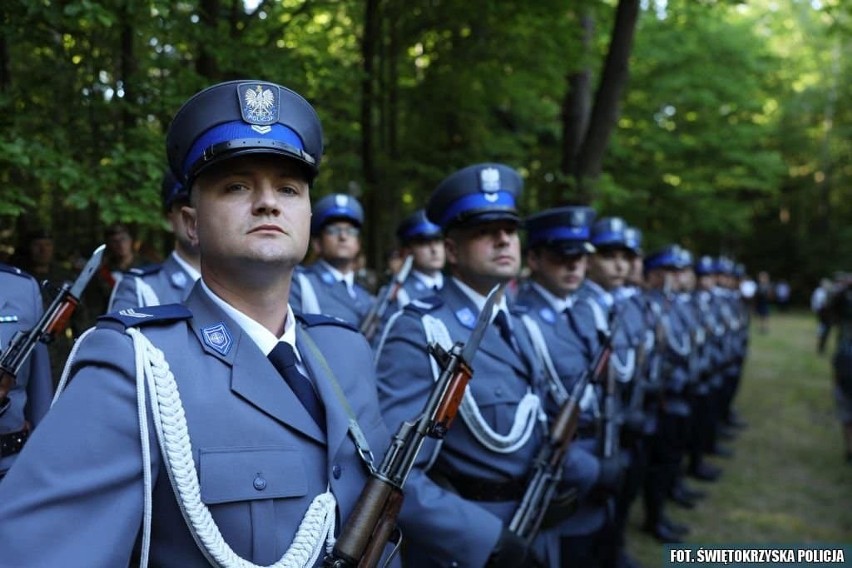 Świętokrzyska policja podczas uroczystości na Wykusie -...