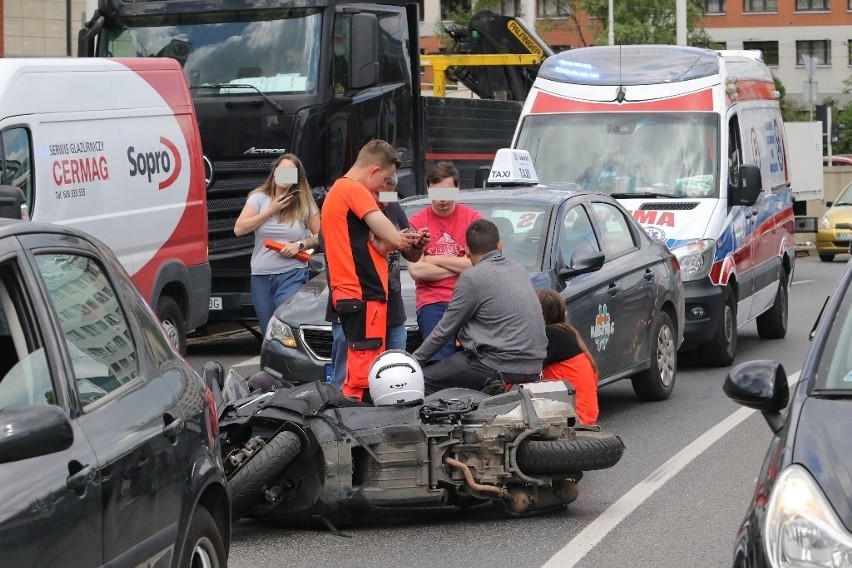 Wypadek z udziałem motocyklisty przy Pasażu Grunwaldzkim...