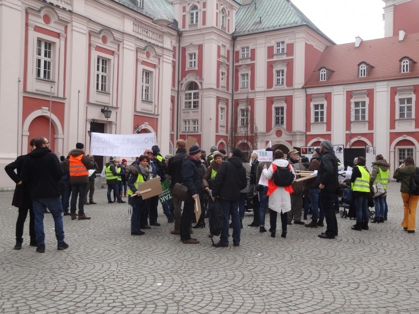 Co dalej z Łejerami? Pikieta przed Urzędem Miasta