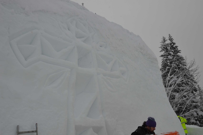 Zakopane. Zrobili gigantyczny śnieżny labirynt i śnieżny zamek [ZDJĘCIA, WIDEO]