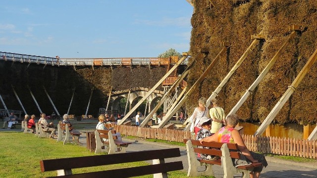 Wielką  atrakcją i wizytówką Inowrocławia są tężnie  w Parku  Solankowym