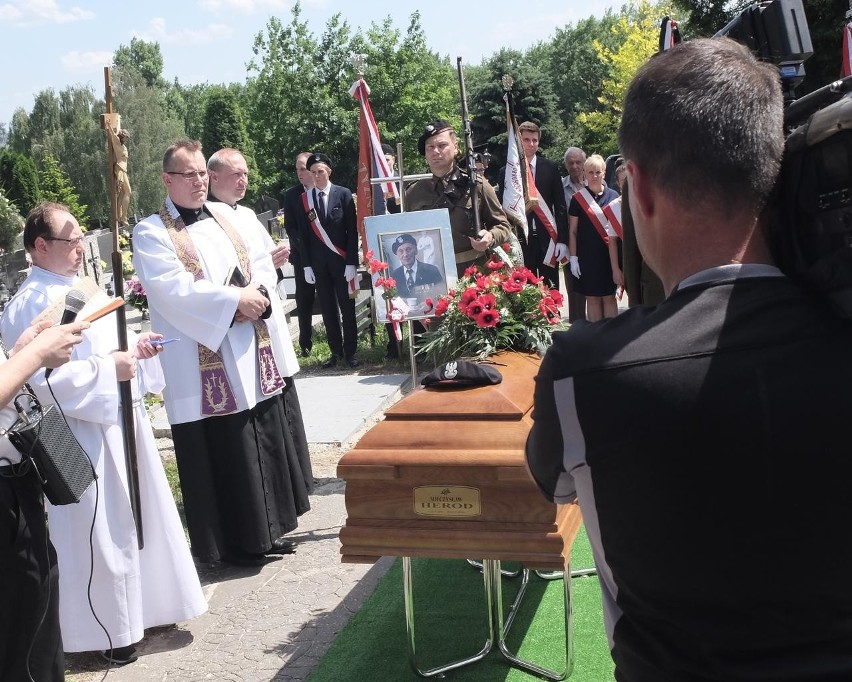 Na cmentarzu w Grębałowie odbył się pogrzeb śp. płk. Mieczysława Heroda