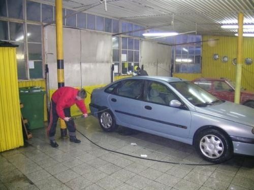 Fot. Grzegorz Burda: Dokładne umycie samochodu zapewnia...