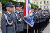Wojewódzkie obchody Święta Policji z udziałem komendanta głównego na Placu Artystów w Kielcach. Były awanse, padły ważne słowa
