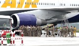Jumbo jet we Wrocławiu. Przywiózł amerykańskich żołnierzy