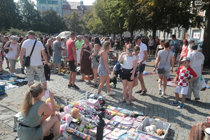 Pchli targ na placu Orła Białego w Szczecinie
