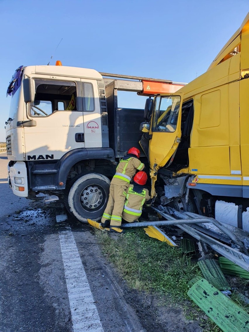 Wypadek w Sudole na drodze krajowej numer 78: zderzenie dwóch ciężarówek na obwodnicy Jędrzejowa [ZDJĘCIA]