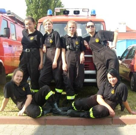 Złota kobieca drużyna ochotniczej straży pożarnej z Lubogoszczy (gm. Maszewo)