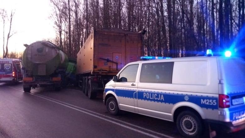 Zderzenie ciężarówek w Zawadach w powiecie łomżyńskim